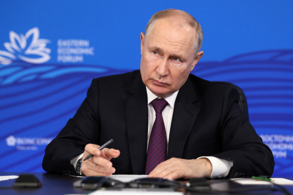 Tổng thống Putin khẳng định lệnh trừng phạt đang tạo cho Nga cơ hội mới
