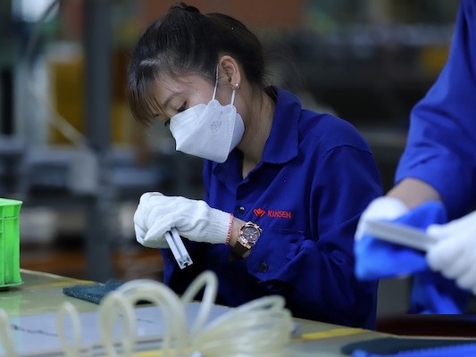 Thuế buộc xuất hóa đơn ngay, Shopee tà tà 'treo' 1 tuần, doanh nghiệp bế tắc