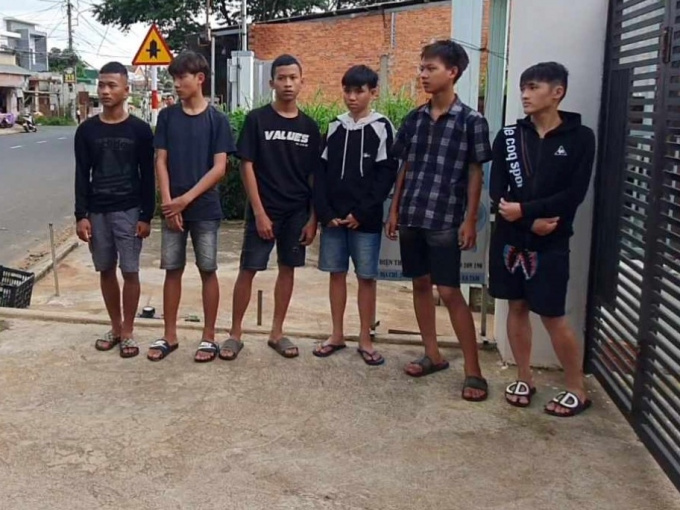 Bắt nhóm thiếu niên liên tiếp gây ra 30 vụ trộm tài sản trên xe ô tô