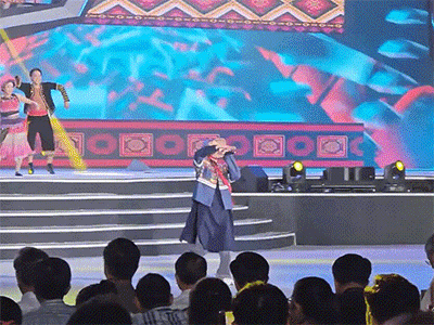 Choáng ngợp cảnh Double2T diễn tại quê nhà Tuyên Quang: Hit ai cũng thuộc, hàng nghìn fan reo hò cổ vũ