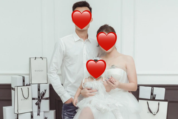 Tiền vệ U23 Việt Nam kết hôn, bất ngờ khi rước về 'cả trâu lẫn nghé'