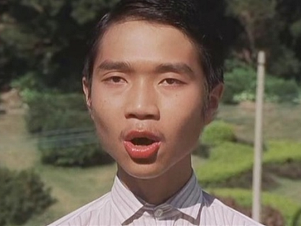 Từng khiến cả châu Á cười bò vì vai diễn ngớ ngẩn trên màn ảnh, ngoài đời nam diễn viên này có học vấn khủng!