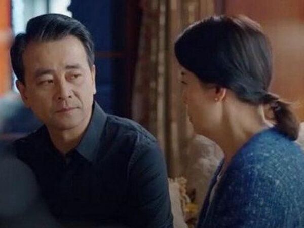 Bố đưa người phụ nữ mang thai về nhà, mẹ đòi ly hôn nhưng tôi đồng tình với cách làm của ông