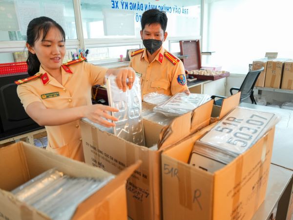 Biển số 51K-888.99 trúng đấu giá với số tiền hơn 1 tỷ đồng