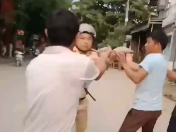 Bị nhóm người đuổi đánh, cán bộ CSGT rút súng bắn chỉ thiên