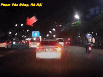 Tài xế xe buýt tạt đầu, chèn người đi đường bị đình chỉ công việc