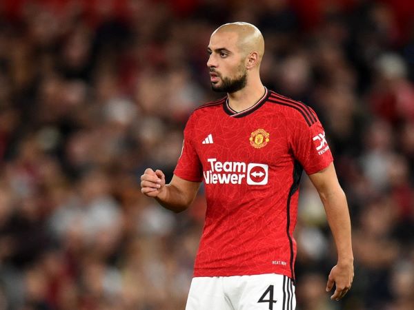 Sofyan Amrabat suýt cập bến Liverpool trước khi đến MU