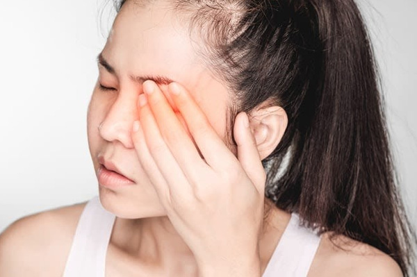 Nữ sinh Hà Nội mất thị lực vì tự chữa đau mắt tại nhà