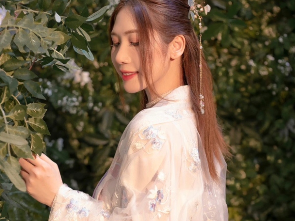 'Hoa hậu bán hàng rong' từng trầm cảm vì mất hết tài sản, giờ ra sao?