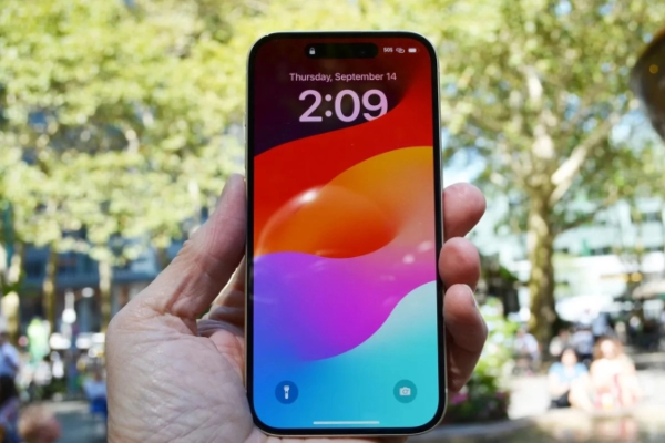Hối hận vì mua iPhone 14 năm ngoái, so với iPhone 15 thì nó như 'đồ cổ'