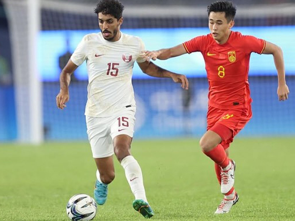 Olympic Trung Quốc vào tứ kết ASIAD, cầu thủ Qatar ‘hỏi tội’ trọng tài