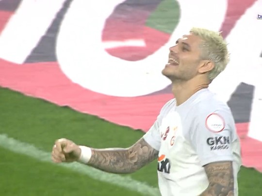 Mauro Icardi biến thành gã hề sau pha dàn xếp penalty láu cá
