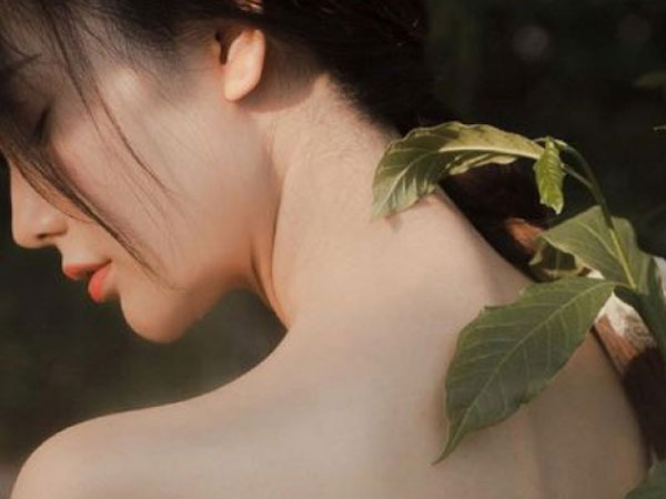 Bí mật cách làm đá viên cà phê dưỡng da hồng hào