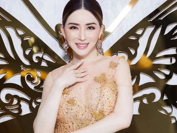 Bà trùm Hoa hậu Hoàn vũ bị kiện