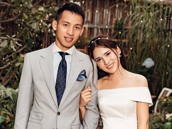 Kiếm cớ sửa đồ, chàng cầu thủ tán đổ cô gái bán quần áo: Tậu biệt thự hơn 10 tỷ sau hai năm kết hôn