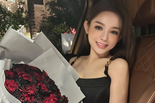 Sướng như Huyền Baby: Đi thi vất vả liền được chồng đại gia cổ vũ bằng cách đặc biệt thế này đây