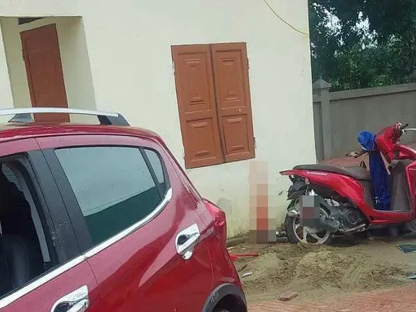 Nữ giáo viên đạp nhầm chân ga khi lùi ô tô, tông nữ sinh lớp 6 tử vong