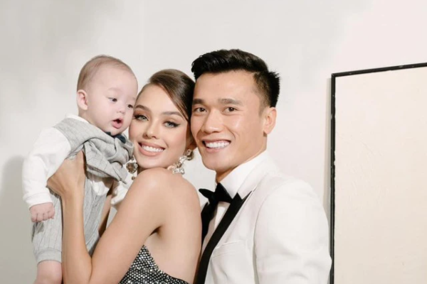Bùi Tiến Dũng về nhà thăm vợ mẫu Tây, hạnh phúc tột cùng khi con trai nói một điều