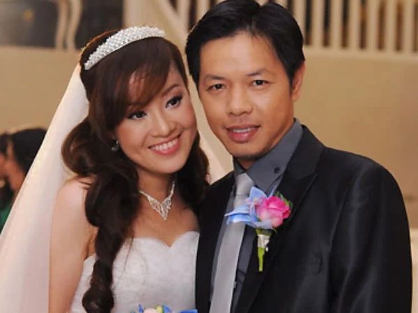 Cuộc sống của Thái Hòa và vợ 2: 11 năm vẫn yêu như thuở ban đầu, 'dính như sam' chốn đông người