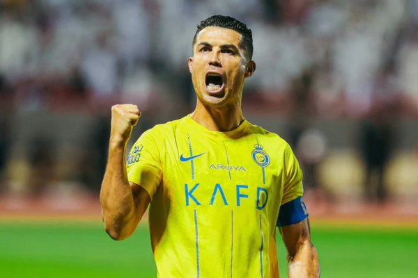 Ronaldo tiếp tục kéo dài thành tích 'khủng', tiếp tục vượt trên Messi ở một thông số quan trọng