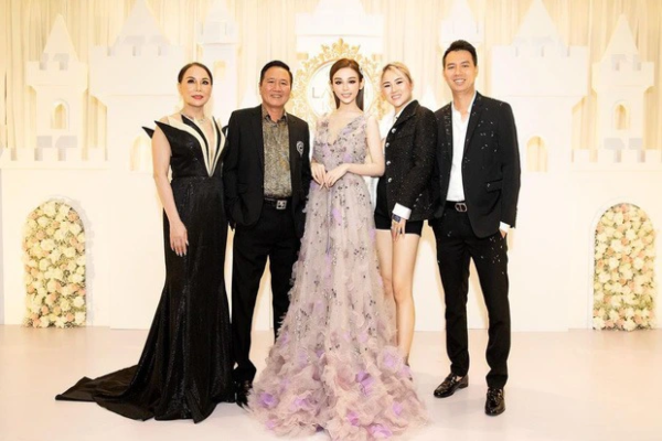 Chưa bắt đầu thi, 'chị đẹp đạp gió' 8x đã nhận màn cổ vũ đặc biệt từ chính nhà chồng khiến dân tình trầm trồ
