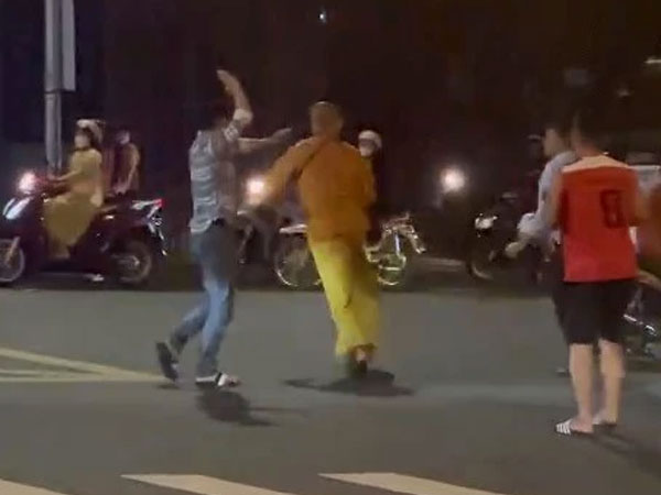 Trụ trì chùa Sắc tứ Khải Đoan lên tiếng việc người tu hành ra đường quậy phá