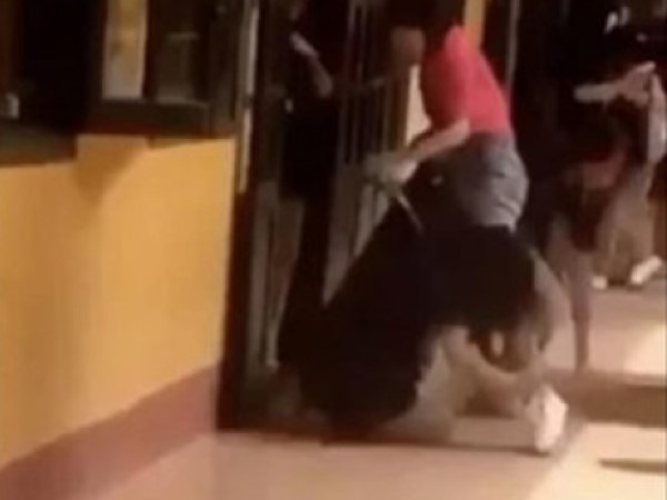 Vụ giáo viên túm cổ áo nữ sinh ở Hà Nội: Dừng công tác chủ nhiệm, chờ kết luận của công an