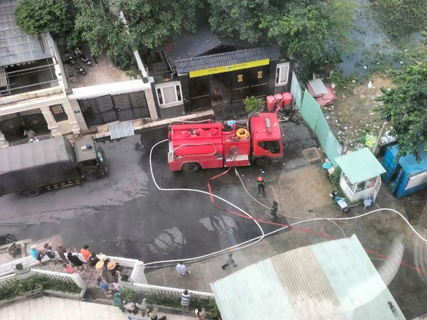 Cháy bồn xử lý nước thải chung cư, học sinh bỏ chạy tán loạn