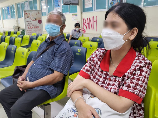 Đi khám ung thư từ 3h sáng, bệnh nhân chờ chụp chiếu đến 3h chiều