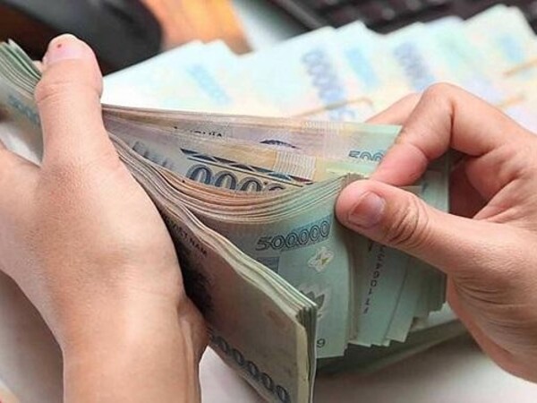 Lãi suất tiết kiệm chạm đáy, người dân 'đổ tiền' vào đâu?