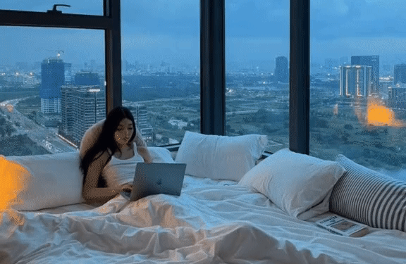 Hot girl lên tiếng gay gắt sau khi phòng riêng bị dân mạng 'fake' để sống ảo