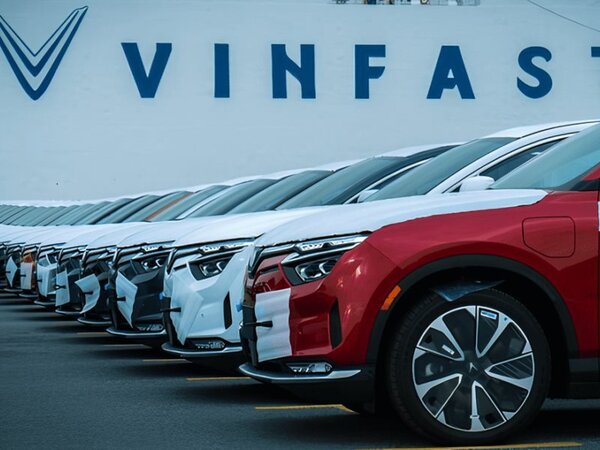VinFast giảm mạnh, vốn hóa trở về mức ban đầu