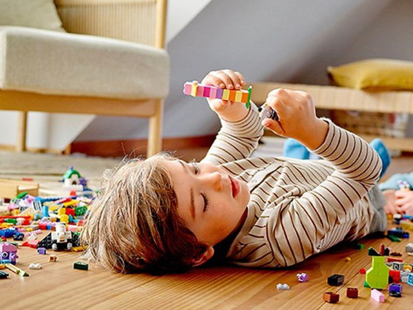 Nghiên cứu của ĐH Harvard: Cha mẹ càng mua nhiều thứ này cho con, trí não của con càng kém phát triển