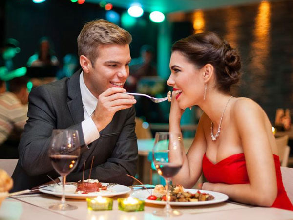 Làm gì để có thể hẹn hò và kết hôn với người giàu có?