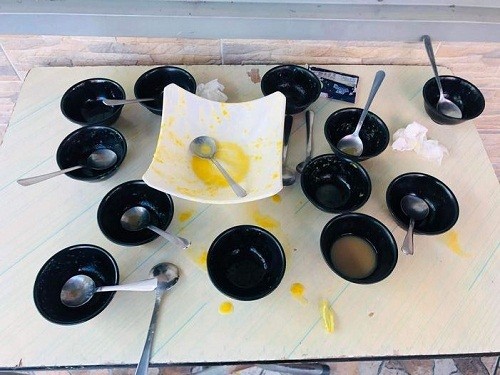 'Thượng đế' gọi món, chủ quán nhìn 'hậu trường' thở dài ngao ngán
