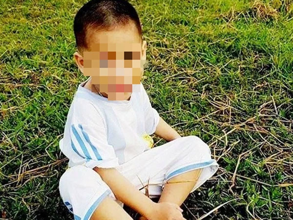 Tìm thấy thi thể bé trai 4 tuổi mất tích bí ẩn khi đi chơi cùng ông nội