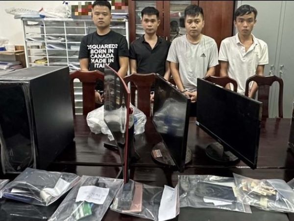 Dính bẫy khi đăng ký làm 'phi công' cho 'quý bà'