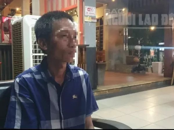 Người cha vượt hơn 1.000 km bám theo xe chở con gái đi làm 'việc nhẹ, lương cao'