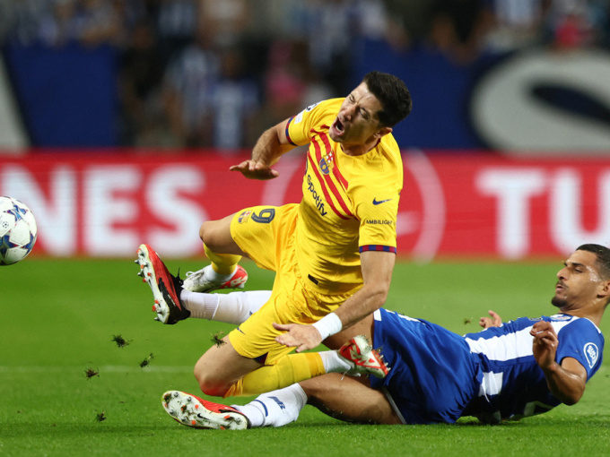 Barcelona nhận tin dữ Lewandowski
