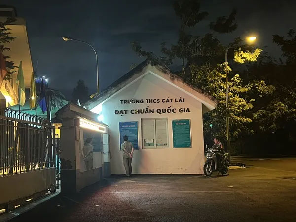 TPHCM: Điều tra vụ việc nam sinh lớp 9 rơi lầu tại trường