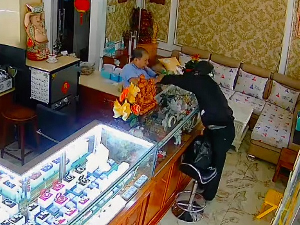 Nghi phạm cướp tiệm vàng ở Trà Vinh nợ nhiều, từng là trưởng phòng