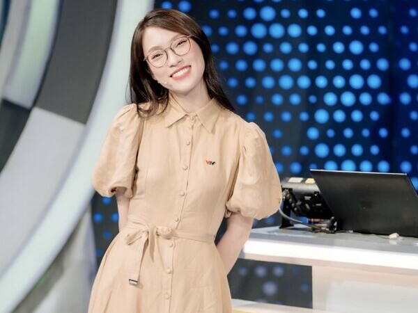 Nữ MC 'Đường lên đỉnh Olympia' xinh đẹp, giàu có ở tuổi 24