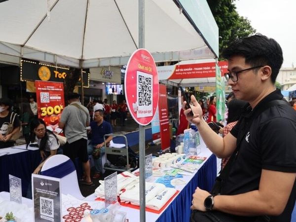 Hà Nội triển khai tuyến phố thanh toán không dùng tiền mặt