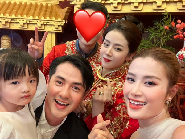 Vợ chồng Đông Nhi dự đám cưới em gái, nhan sắc cô dâu là tiểu thư tập đoàn gây sốt