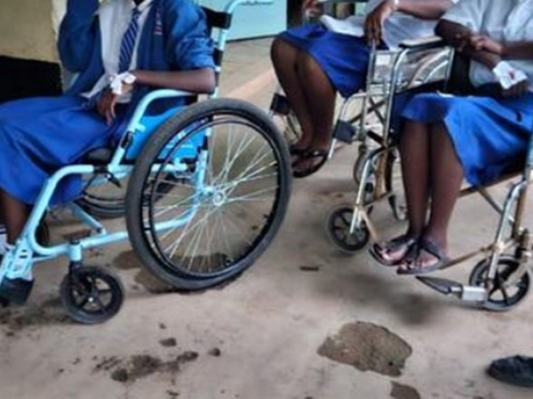 Kenya: Căn bệnh bí ẩn khiến gần 100 nữ sinh liệt tứ chi