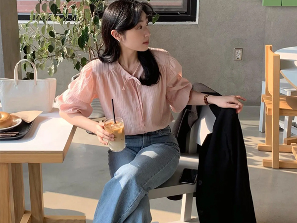 10 cách diện áo blouse tay bồng sang trọng, không bị 'sến'