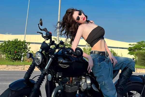 Cùng diễn trang phục nóng bỏng cưỡi moto, hot girl này lại nhận được vô số lời ngợi khen
