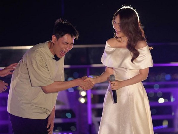 Khán giả cười mệt với phản ứng của dàn cast 2N1D khi lần đầu được bắt tay Mỹ Tâm: Kiều Minh Tuấn bật khóc, Bảo Lâm đòi 'bó bột' luôn bàn tay
