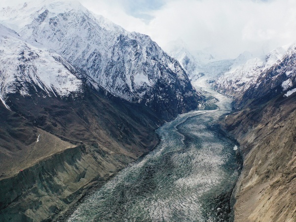 Kỳ thú sông băng trắng, đen ở Pakistan
