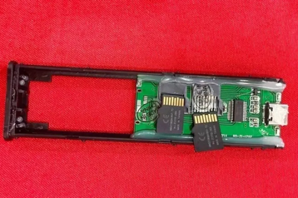 Thử mổ xẻ linh kiện ổ SSD giá siêu rẻ mua trên mạng, người dùng ngã ngửa khi phát hiện 'vật thể lạ' bên trong